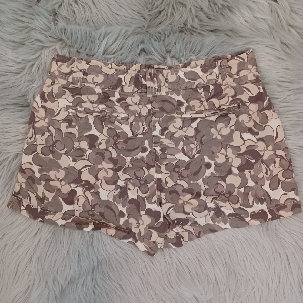 New York & Company Green & Tan Floral Camouflage Shorts Size 10 - Picture 2 of 5